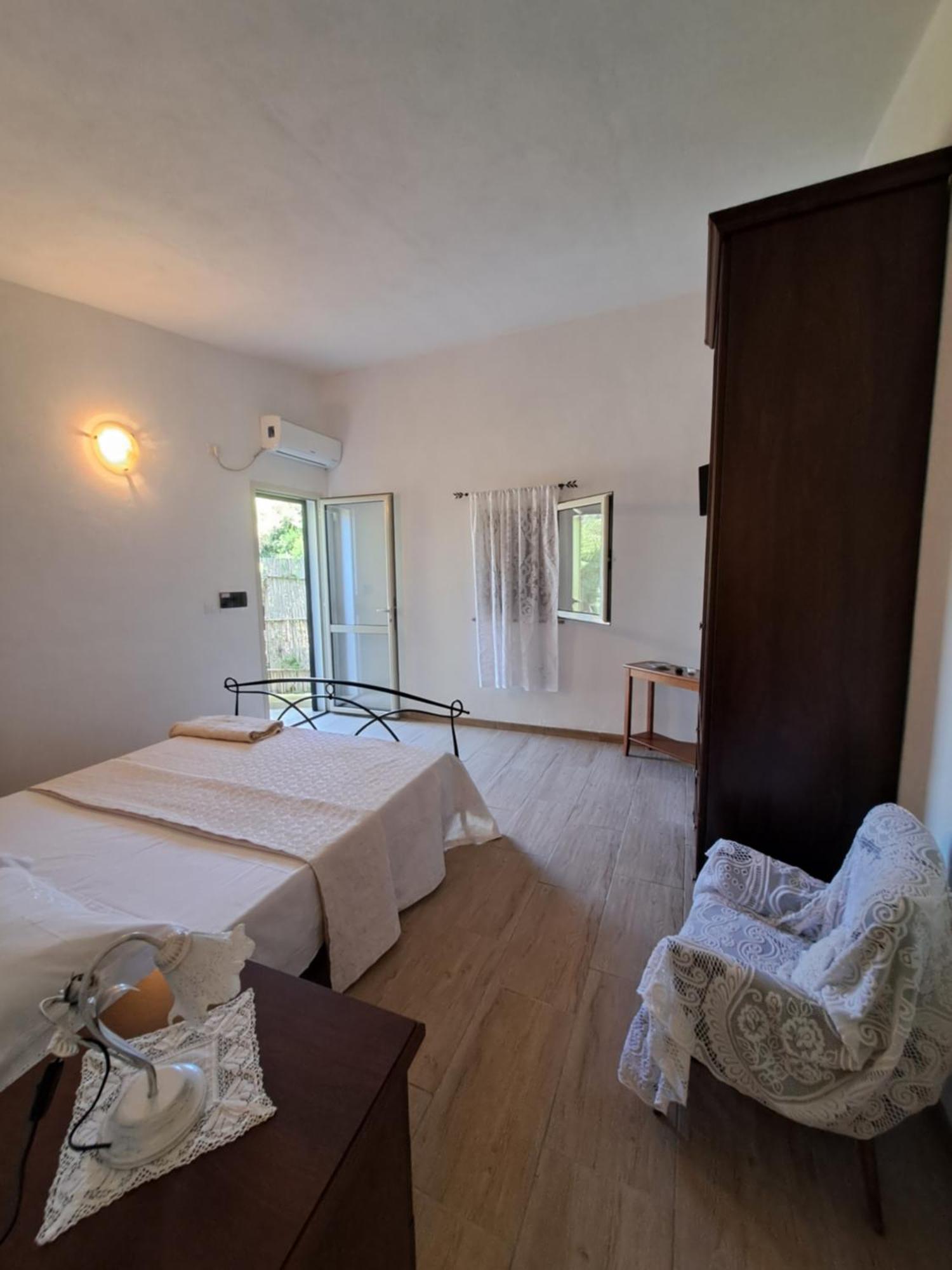 B&B Li Salcuneddi Aglientu Szoba fotó
